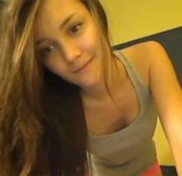 Novinha inocente caiu na net fazendo strip na webcam