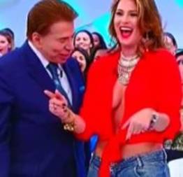 Vídeo Lívia Andrade mostrado os peitos para Silvio Santos