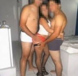 Casal Vitor e Gaby se divertindo com mais um macho no motel