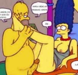 Marge pagando as dividas de Homer pro dono do bar