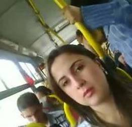 Novinha olhando a piroca no ônibus 
