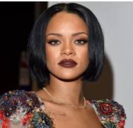 Rihanna com vestido transparente