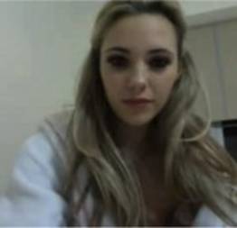 Loirinha delícia pelada na webcam
