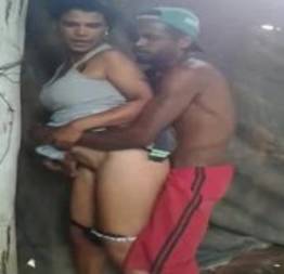 Cachaceiro comendo a puta gostosa na favela e filmando