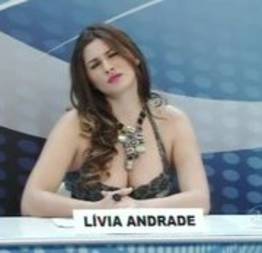 Lívia Andrade pelada com os peitos de fora