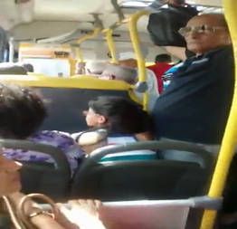 Flagra -tiozão sarrando novinha em ônibus no rj