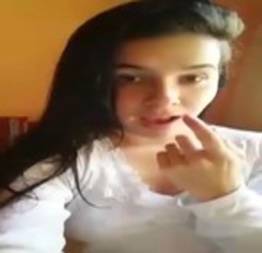 Novinha paulista dedinho buceta depilada na webcam