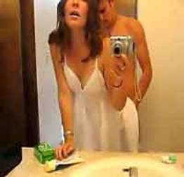 Casal filmando sexo no espelho | sexo amador