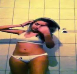 Novinha gata tomando banho bucetinha linda - bucetinha - vídeos de sexo grátis