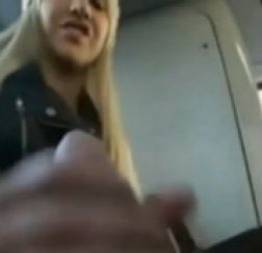 Uma desconhecida pagou um boquete no ônibus vídeos amadores