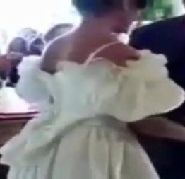 Noiva resolve pagar um boquete durante o casamento