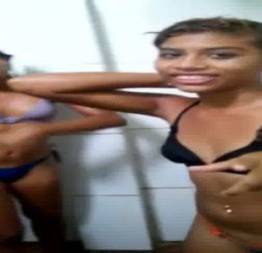 Novinhas fazendo putaria no banheiro - só novinhas do brasil