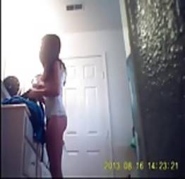 Colocou camera escondida no banheiro pra filmar a prima pelada | videos de sua v