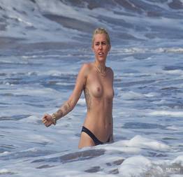 Miley cyrus gostosa peladinha na praia