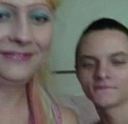 Travesti filmou a transa com novinho - video