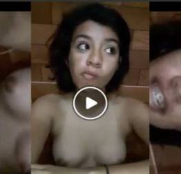Novinha latina grava video pelada no banheiro mostrando sua boceta