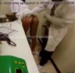 Medico come sua enfermeira no consultorio e sao filmados