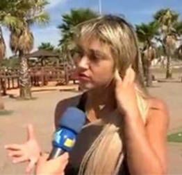 Repórter muito excitada na praia de nudismo em jurubá