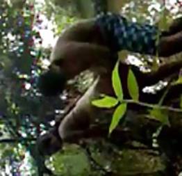 Aline liberando pro cunhado no matagal | videos de sua vizinha