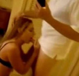 Chefe colocou estagiaria pra mamar | videos porno