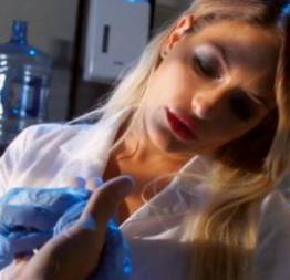 Loira gostosa enfermeira transando depois da operação - o melhor porno da web