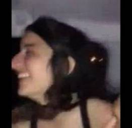 Novinha cheia de tesão peladinha no carro mamando o ex