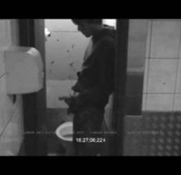 Sexo entre jovens no banheiro público - super porno gay