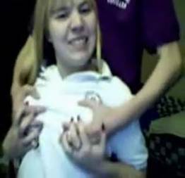 Novinha loira caiu na putaria na webcam