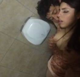 Novinha patricinha flagrada fazendo sexo no banheiro da escola