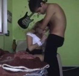 Video comendo namorada loirinha depois da escola dentro do quarto