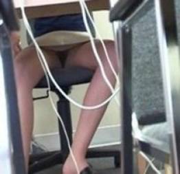 Video professora sem calcinha flagrada pelo aluno na faculdade