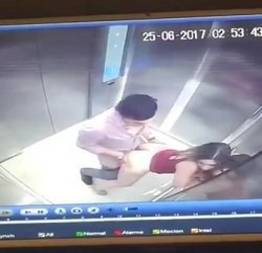 Câmera de segurança pegando casal trepando no elevador