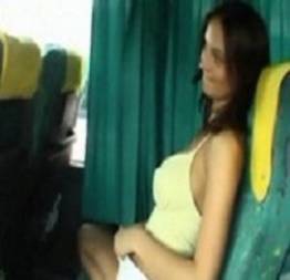 Flagra na cunhadinha novinha se masturbando no ônibus