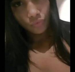 Morena gatinha fazendo prova de amor