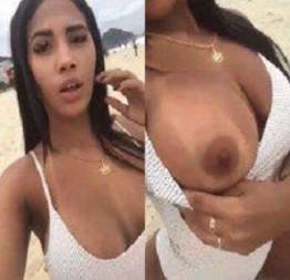 Mostrou seus peitos grandes na na praia de copacabana