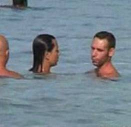 Kate e layla na putaria com seus namorados na agua do mar