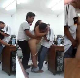 Professora fazendo sexo com dois alunos dentro da sala de aula | só gatinhas