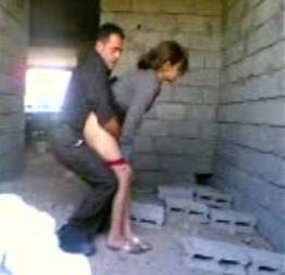 Novinha dando gostoso para o pastor em uma casa abandonada