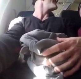 Johnny sins no avião com uma fan