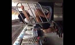 Caiu na net casal fazendo putaria no metrô