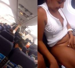 Morena cheia de tesão acariciando a buceta lisinha no avião