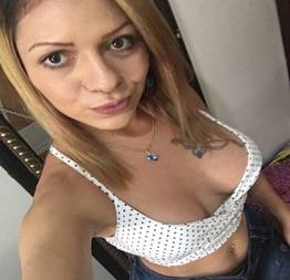 Larissa novinha linda peladinha querendo rola no motel