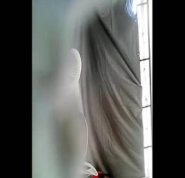 Vídeo de cantor comendo sua fã atrás do palco cai na net