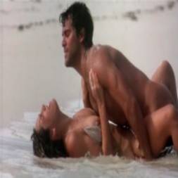 Kelly Brook - cena de sexo na praia no filme Jogo pela Sobrevivência