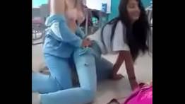 Novinha fazendo putaria na escola