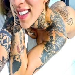 Novinha tatuada sentando na vara do namorado caiu na net