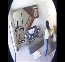 Marido filmando escondido a esposa com a empregada