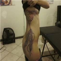Novinha safada trocou fotos dela peladinha por uma tatuagem