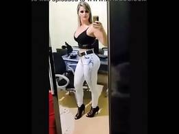 Policial feminina peituda e seu vídeo de putaria
