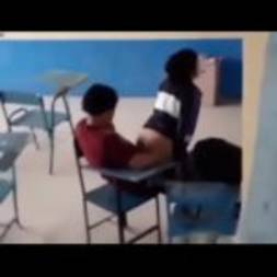 Flagraram sexo na sala de aula